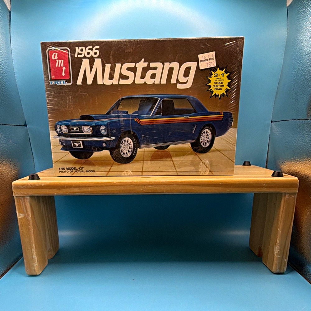 AMT Ertl 1966 Ford Mustang 1:25 Plastic Model Kit 3-in-1 MPN 6526. New in box